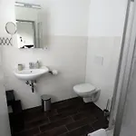 Bed & Kitchen